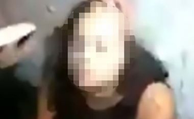 Ia rruan kokën të dashurës, si shenjë ndëshkimi që e kishte tradhtuar me dikë tjetër (Foto/Video)
