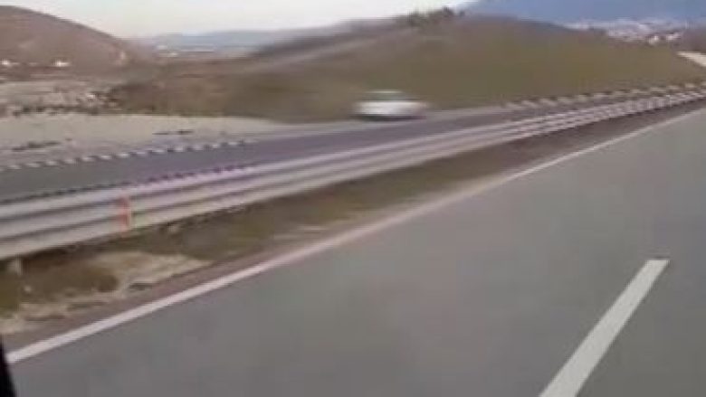Vozitje në anën e kundërt në autostradën ‘Ibrahim Rugova’ (Video)