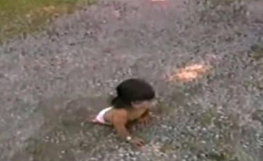 Braktiset nga prindërit se nuk i kishte këmbët, shikoni ku ka arritur sot vajza (Video)
