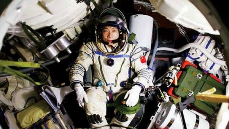 Astronauti kinez: Kemi pasur shpesh vizita nga UFO-t kur udhëtonim në hapësirë