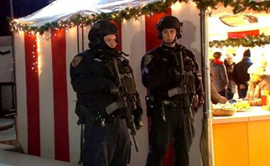 Frika në Evropë, “blindohen” tregjet e Krishtlindjes