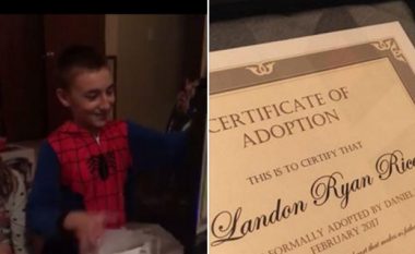 Djaloshi merr certifikatën e adoptimit për Krishtlindje, shikoni reagimin e tij (Video)