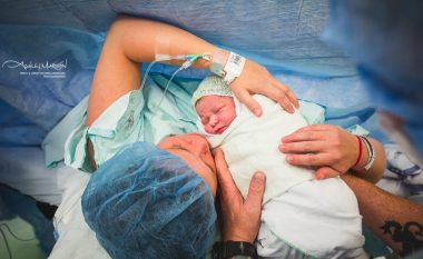 Dhjetë fotografitë më të bukura të procesit të lindjes! (Foto)
