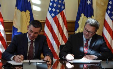 Veseli nënshkruan marrëveshje me USAID për hulumtime