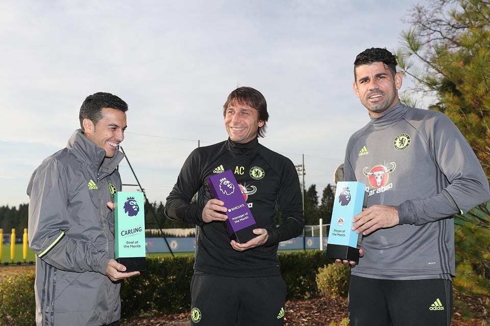 Pedro Rodriguez, Antonio Conte dhe Diego Costa me çmimet e fituara nga Premier League