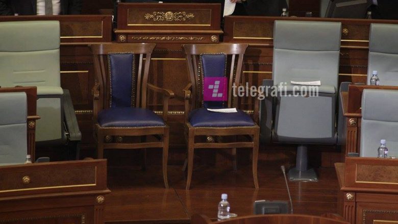 Mësohet së për kënd u shtuan dy ulëse më shumë në Kuvend (Foto)