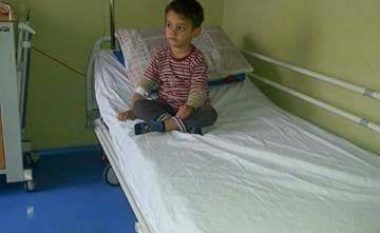 Kërkohet ndihmë për 4-vjeçarin nga Prishtina, vuan nga Leukemia