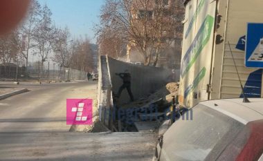 Ndërpriten përkohësisht punimet te muri i Mitrovicës