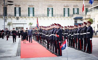 Thaçi pritet me nderime të larta në Maltë (Foto)