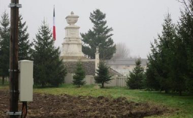 Ambasada franceze mbolli bredha te varrezat ushtarake franceze në Manastir