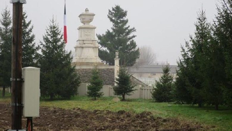 Ambasada franceze mbolli bredha te varrezat ushtarake franceze në Manastir