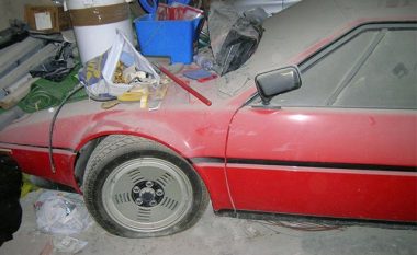 BMW M1 që i përket një koleksioni të rrallë, ka qëndruar për 30 vite në pluhur (Foto)