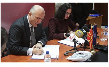 IOM-i nënshkruan memorandum bashkëpunimi me Qendrën për menaxhim me kriza në Maqedoni