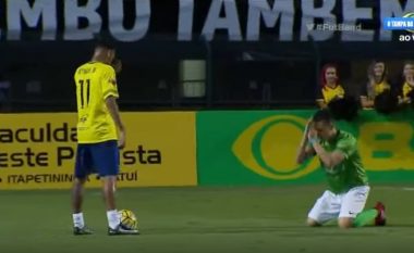 Kundërshtari i lutet Neymarit që mos ta turpërojë duke e dribluar, por ylli i Barçës nuk e fali (Video)
