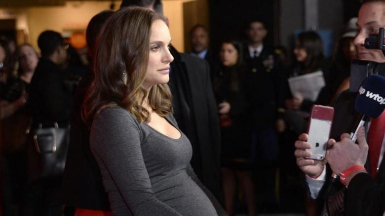 Natalie Portman, tregon stomakun shtatzënë në tapetin e kuq