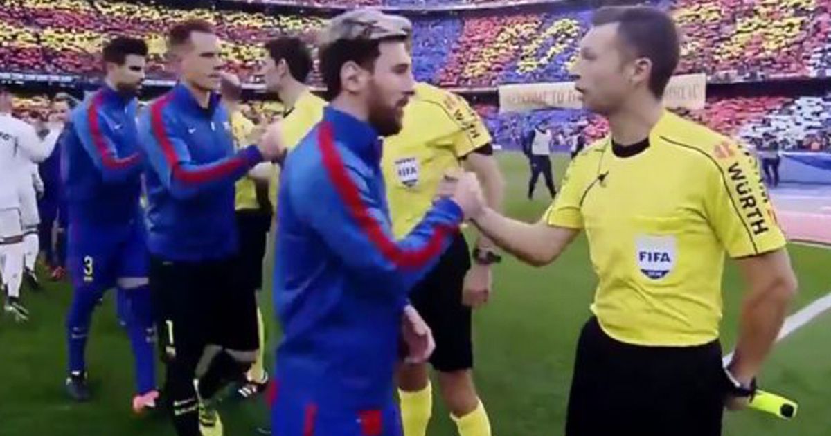 Anësori dhe Messi duke u përshëndetur para ndeshjes në fushën e Camp Nou. 