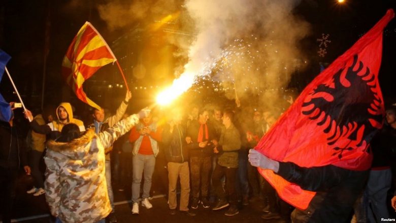 Analistët: Shqiptarët votuan opozitën maqedonase për të rrëzuar Gruevskin