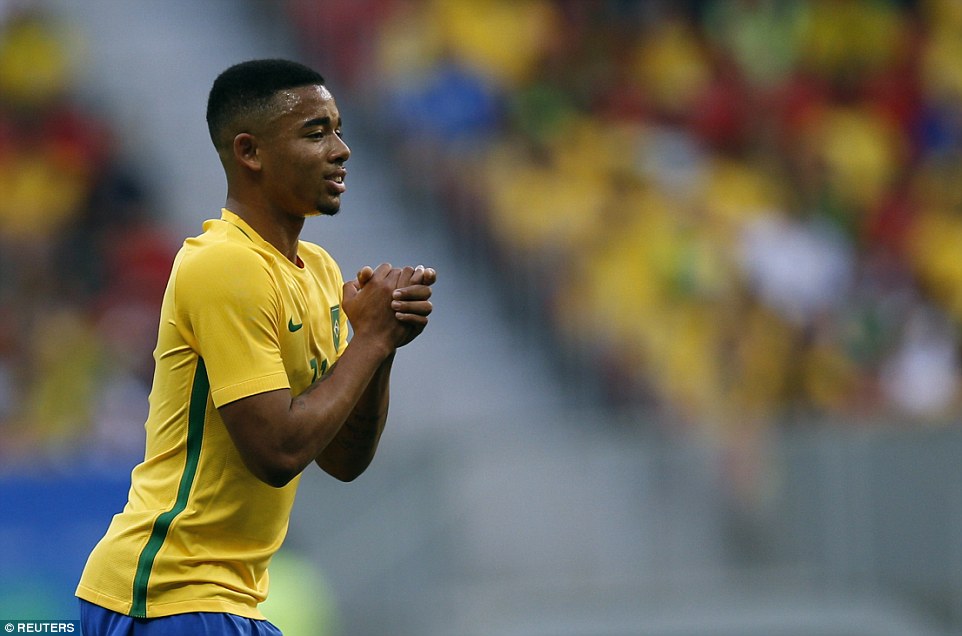 Gabriel Jesus duke festuar një gol të tijin me fanellën e Brazilit