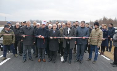 Ministri Zharku përuroi rrugën Kaçanik – Stagovë