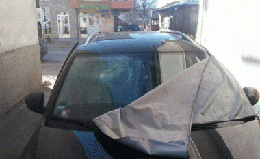 Dëmtohet vetura e anëtarit të KSHZ-së në Berovë (Foto)