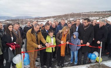 Ministrja Bajrami mori pjesë në inaugurimin e selisë së re të fabrikës “Kalaja Epox”