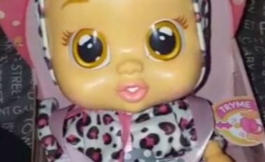 Kukulla që do duhej të qante, lëshon klithma të papërshtatshme për fëmijë (Video)