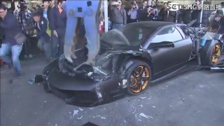 Shkatërrohet Lamborghini i 300 mijë eurove, sepse pronari nuk e kishte paguar tatimin (Video)