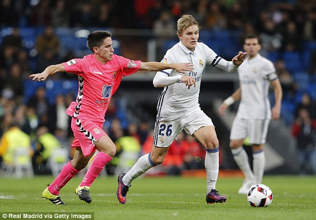 Martin Odegaard, 17 vjeç, mesfushor