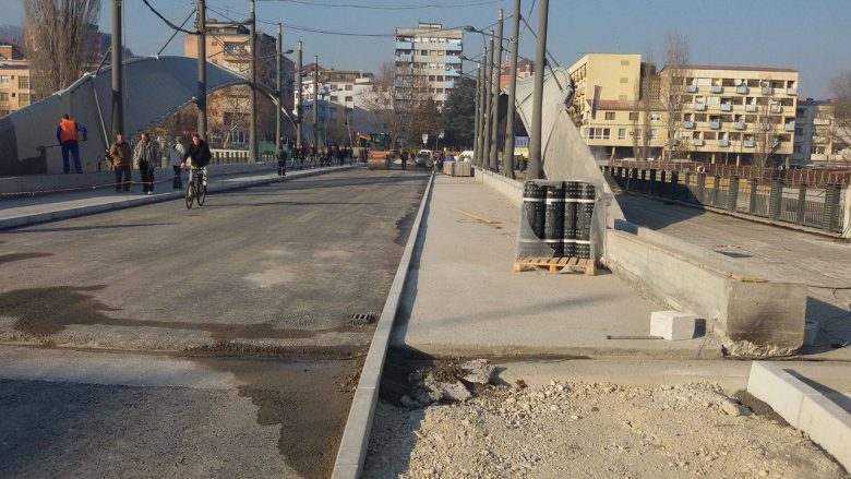 Tahiri për murin që po ndërtohet në veri të Mitrovicës: Qeveria do të veprojë me forcën e ligjit