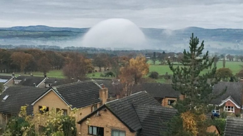 Mjegulla mbulon qytetin, disa mendojnë se është vepër e UFO-ve (Foto)