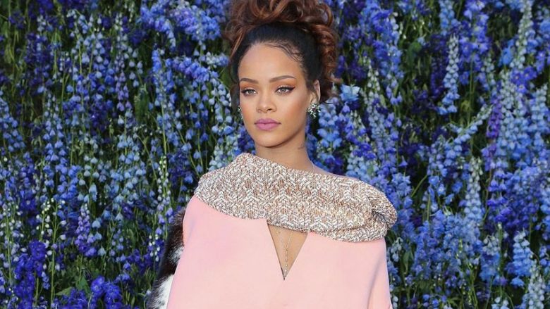 Rihanna dhe 11 dukjet e paharrueshme të saj (Foto)