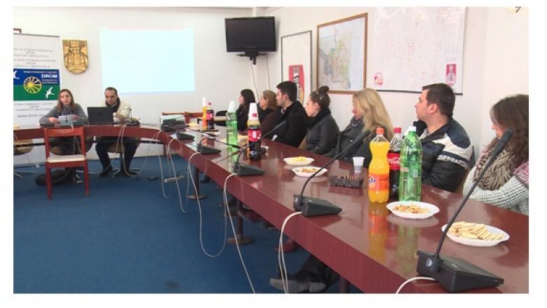 Në Kumanovë prezantohen rezultatet për punësimin e romëve në institucione shtetërore dhe lokale