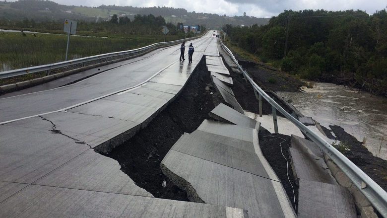 Rrezik për cunami, pas tërmetit masiv që goditi Kilin (Foto)