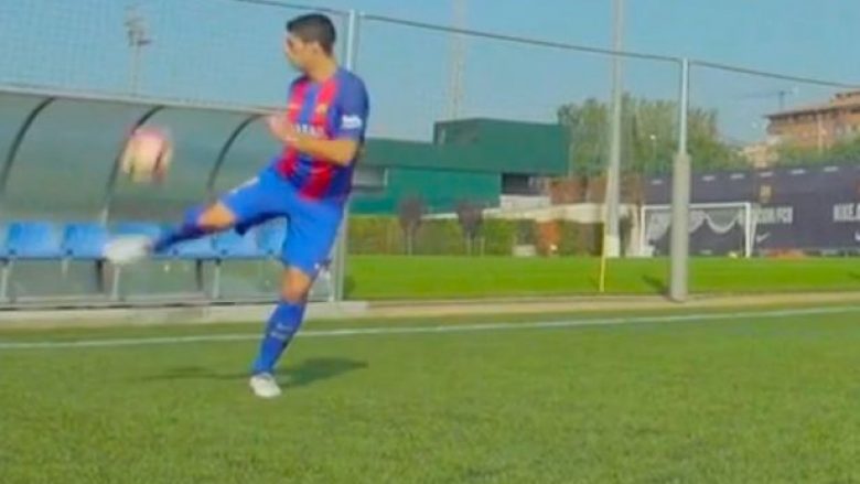 Suarez i përgjigjet Sanchezit, qetëson mjeshtërisht topin e lëshuar me shpejtësi 141 km/h (Video)
