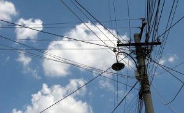 Digjet shtylla elektrike në Çair, revoltohen banorët (Video)
