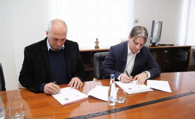 Nënshkruhet marrëveshja për hapjen e fabrikës se këpucëve në Preshevë