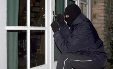 Kanë vjedhur dyer dhe dritare nga Konvikti studentor në Shkup, bashkë me një të mitur