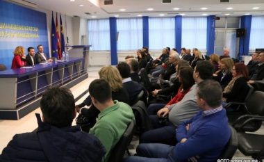 Zaev takohet me grupin parlamentar: Patjetër të realizohet “Plani për jetë”