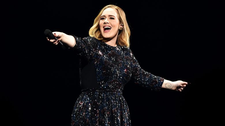 Adele shpallet për herë të tretë “Artistja e Vitit”