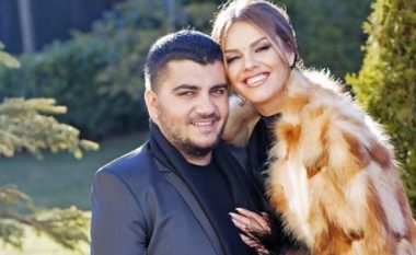 Ermal Fejzullahu shfaqet i lumtur krah bashkëshortes, ja çfarë shkruan ajo për të (Foto)