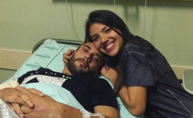 Emocionuese – Futbollisti i Chapecoesnes që i shpëtoi tragjedisë takohet me gruan (Foto)