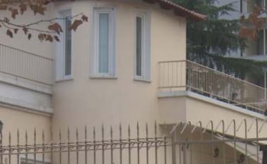 “Rrethohet” Ambasada e Rusisë në Tiranë