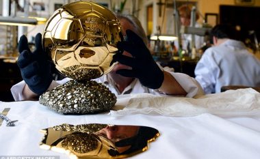 I gjithë procesi i krijimit të Topit të Artë, është vërtet i gjithi nga ari? (Foto)