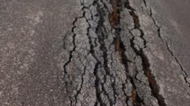 Plasaritet asfalti i shtruar para një muaji (Video)