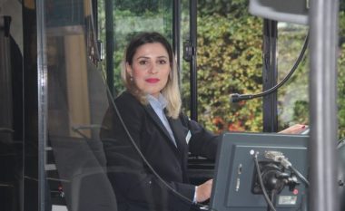 Njihuni me shqiptaren, shofere e autobusit në Zvicër (Foto)