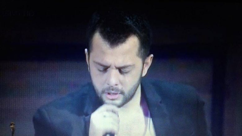 Berkan gjatë performancës në "Kënga Magjike 2016" Nata e Parë)