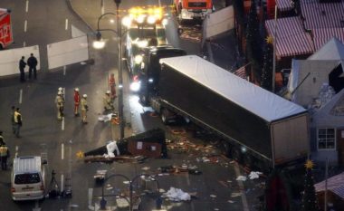 Sulmi me kamion në Berlin ishte mashtrim? Shihni çfarë thotë një gazetar gjerman! (Video)