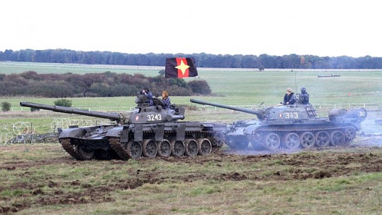 Rusia pushton Britaninë? Stërvitja ushtarake ‘tmerron’ qytetarët (Foto)