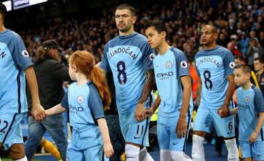 Manchester City largon shtatë lojtarë në fund të sezonit