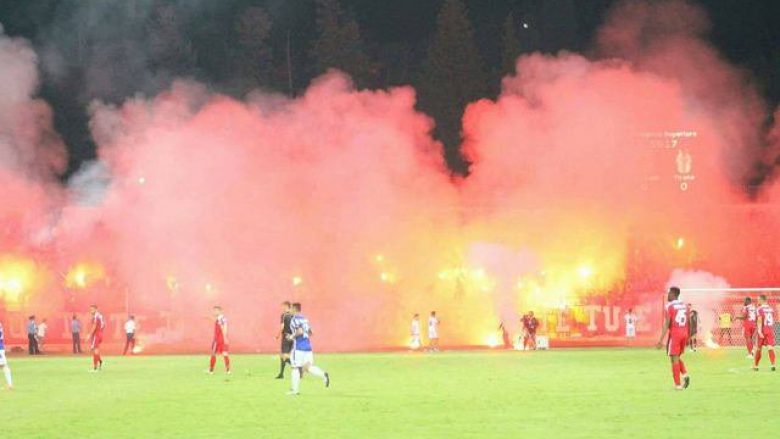 Derbi në mes Tiranës dhe Partizanit ndërpritet për një arsye të çuditshme (Foto)